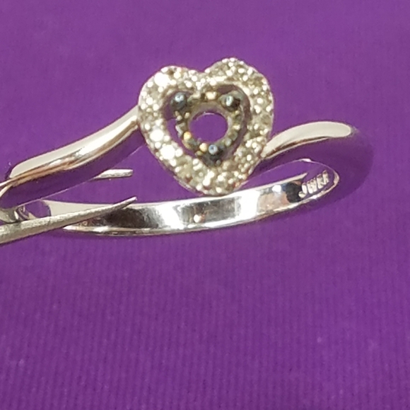 Genuine Diamond Heart shape Ring - Picture 1 of 12